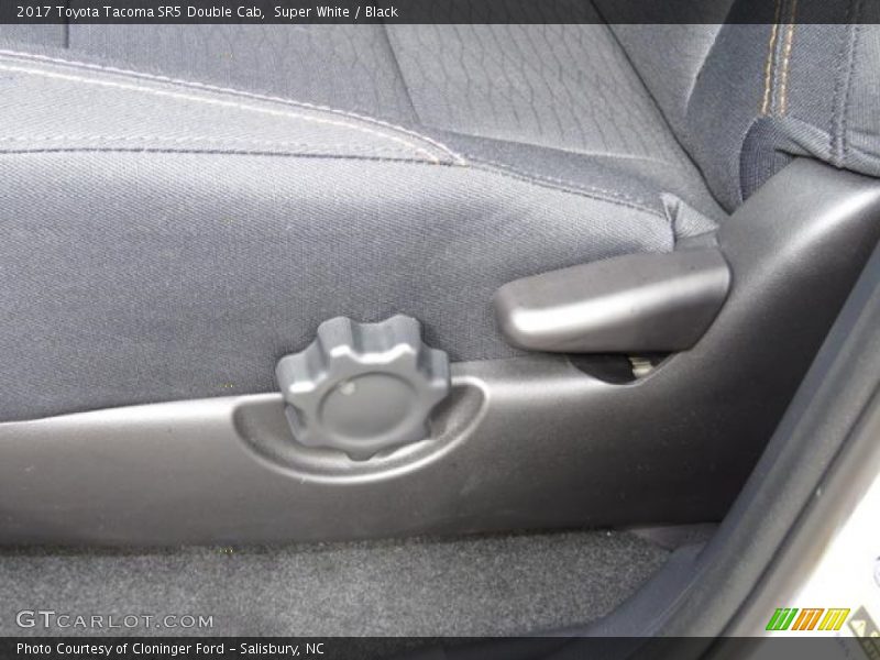 Super White / Black 2017 Toyota Tacoma SR5 Double Cab
