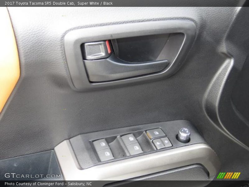 Super White / Black 2017 Toyota Tacoma SR5 Double Cab