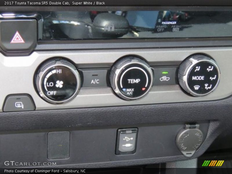 Super White / Black 2017 Toyota Tacoma SR5 Double Cab