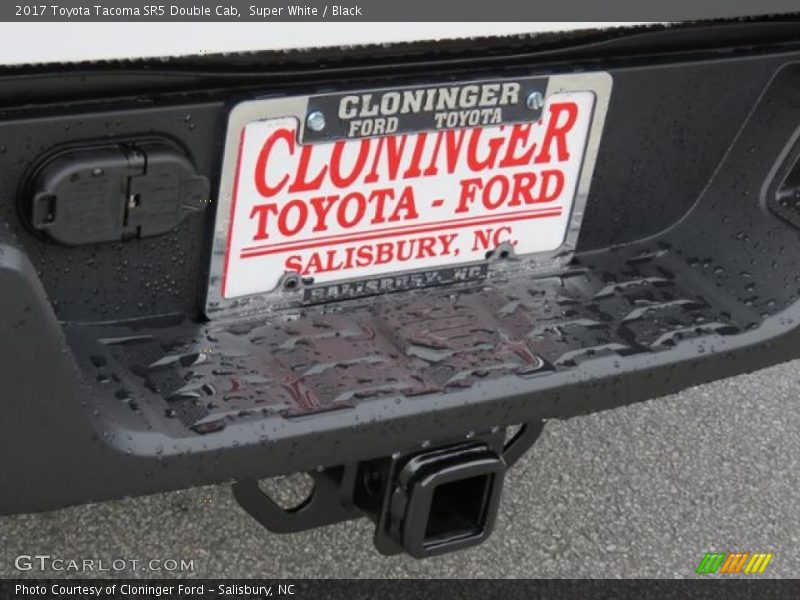 Super White / Black 2017 Toyota Tacoma SR5 Double Cab