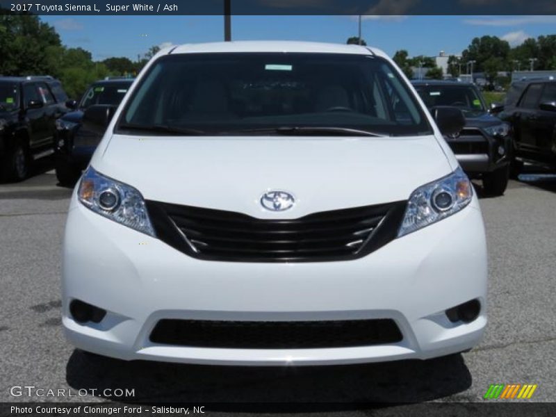 Super White / Ash 2017 Toyota Sienna L