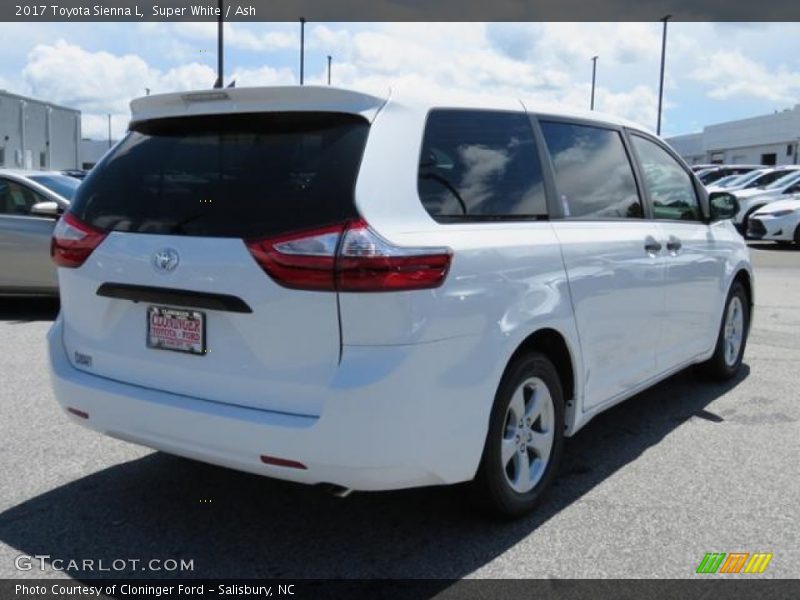 Super White / Ash 2017 Toyota Sienna L