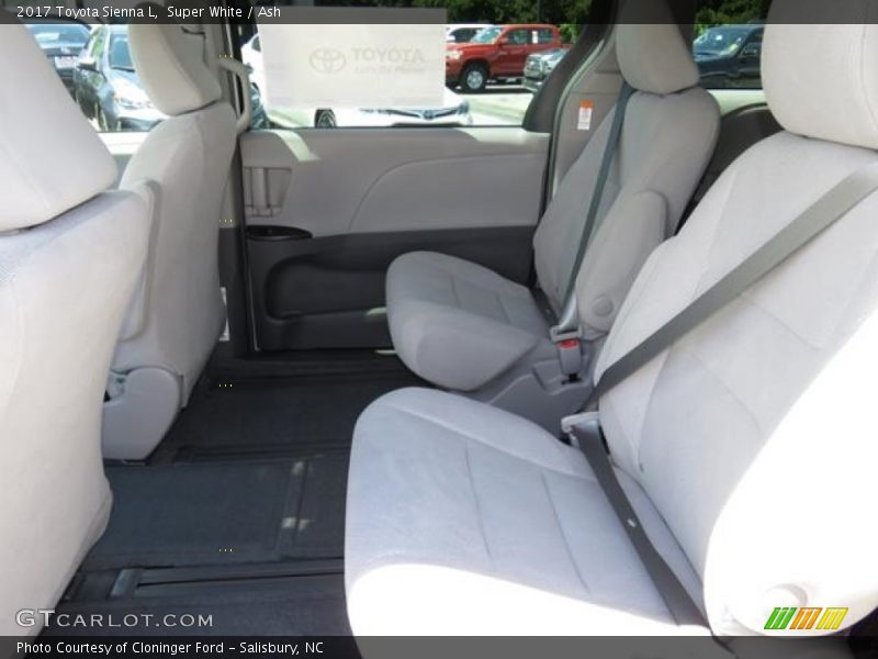 Super White / Ash 2017 Toyota Sienna L