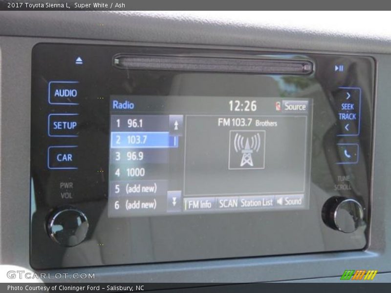 Super White / Ash 2017 Toyota Sienna L