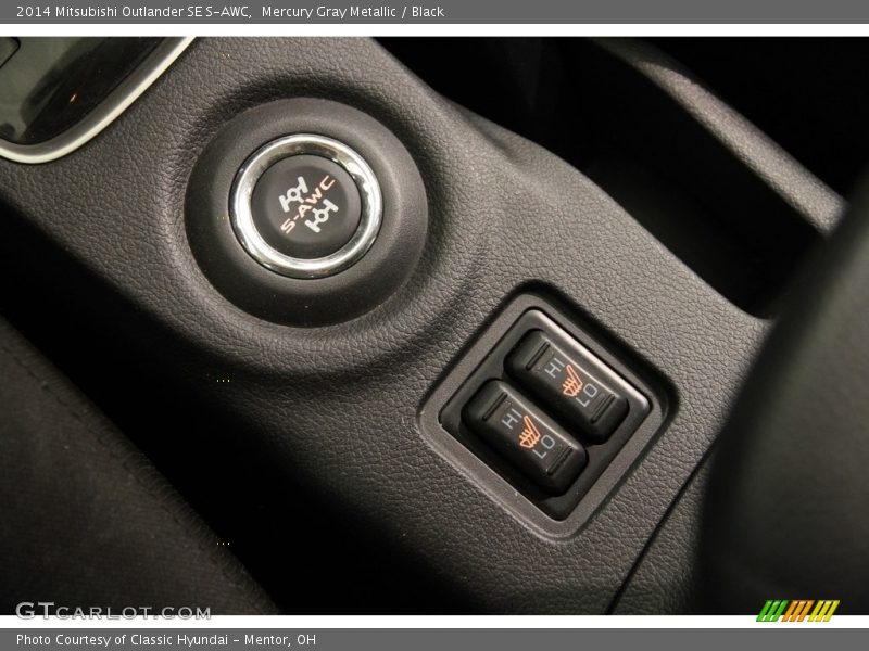 Mercury Gray Metallic / Black 2014 Mitsubishi Outlander SE S-AWC