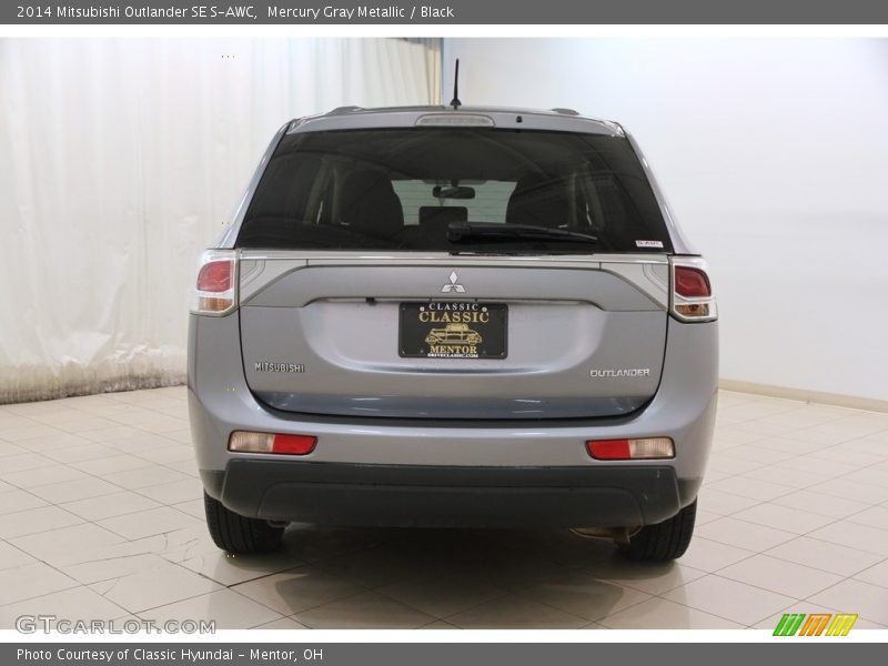 Mercury Gray Metallic / Black 2014 Mitsubishi Outlander SE S-AWC