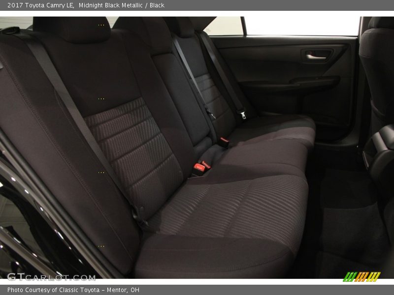 Midnight Black Metallic / Black 2017 Toyota Camry LE