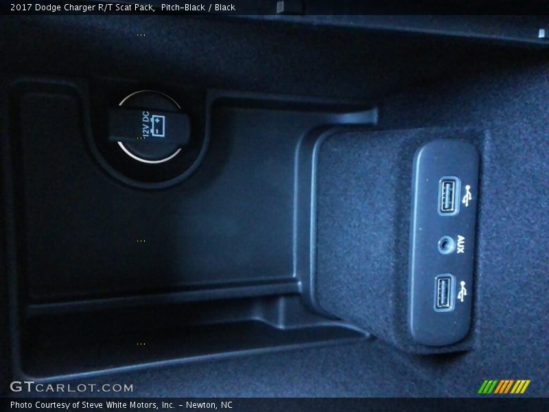 Pitch-Black / Black 2017 Dodge Charger R/T Scat Pack