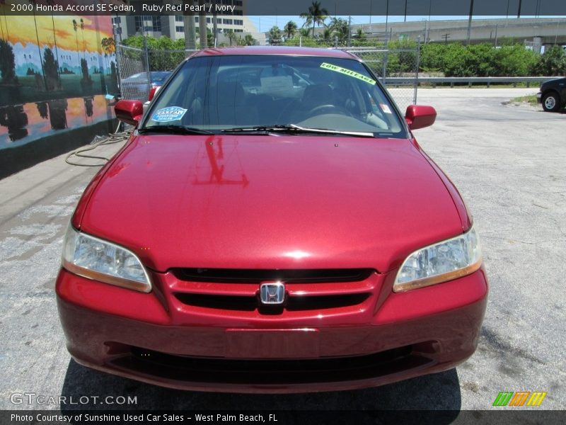 Ruby Red Pearl / Ivory 2000 Honda Accord SE Sedan