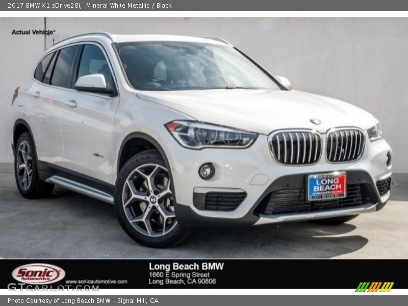 Mineral White Metallic / Black 2017 BMW X1 sDrive28i