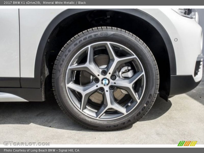 Mineral White Metallic / Black 2017 BMW X1 sDrive28i