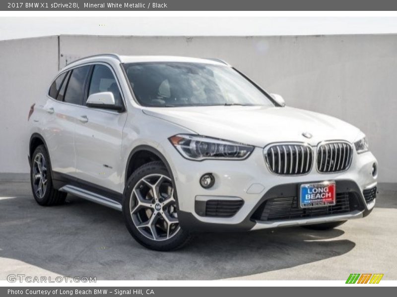 Mineral White Metallic / Black 2017 BMW X1 sDrive28i