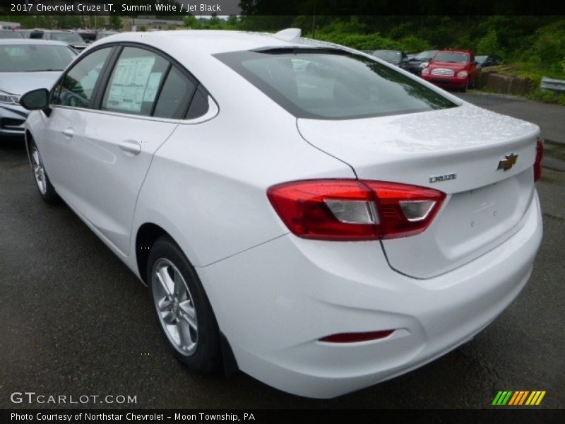 Summit White / Jet Black 2017 Chevrolet Cruze LT