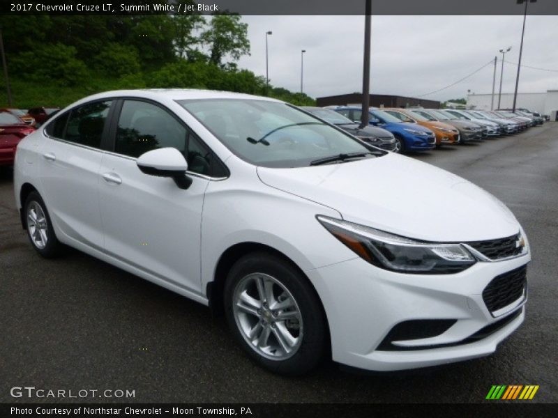 Summit White / Jet Black 2017 Chevrolet Cruze LT