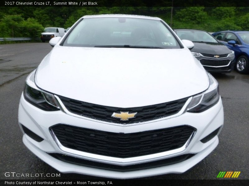 Summit White / Jet Black 2017 Chevrolet Cruze LT