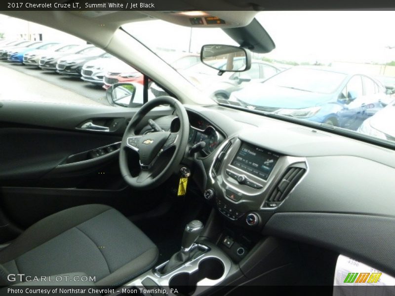 Summit White / Jet Black 2017 Chevrolet Cruze LT