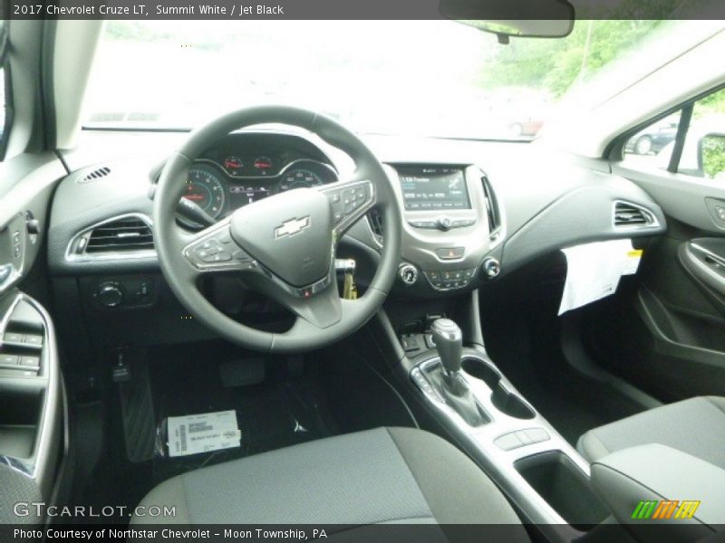 Summit White / Jet Black 2017 Chevrolet Cruze LT