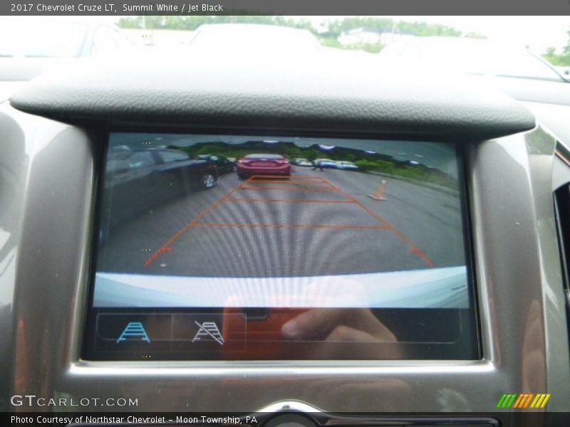 Summit White / Jet Black 2017 Chevrolet Cruze LT