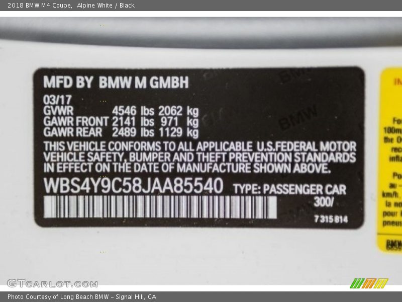 Alpine White / Black 2018 BMW M4 Coupe