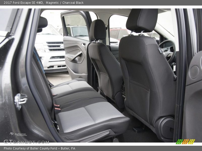 Magnetic / Charcoal Black 2017 Ford Escape SE 4WD