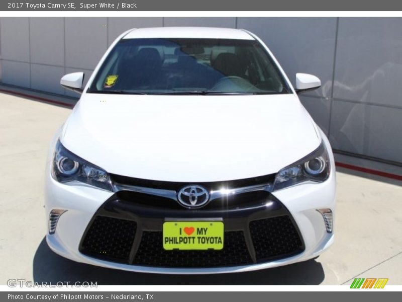 Super White / Black 2017 Toyota Camry SE