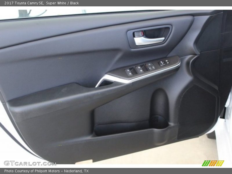 Super White / Black 2017 Toyota Camry SE