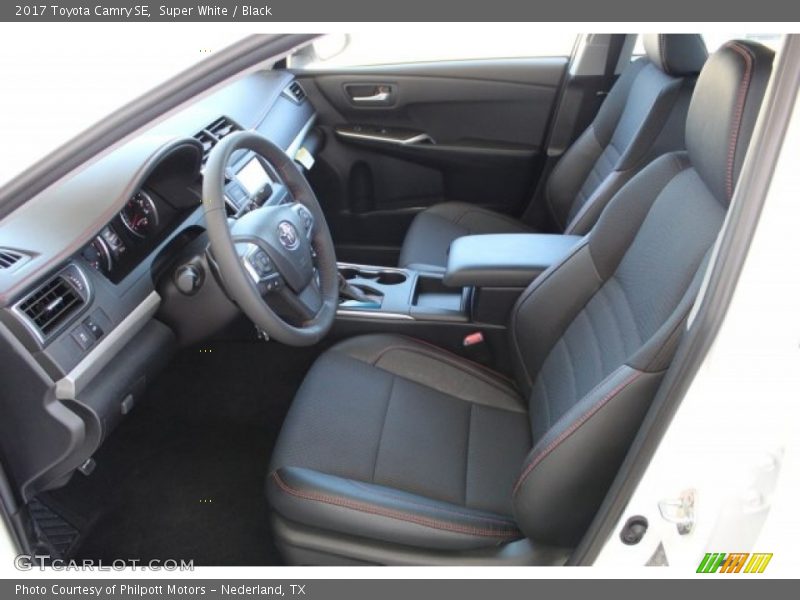 Super White / Black 2017 Toyota Camry SE