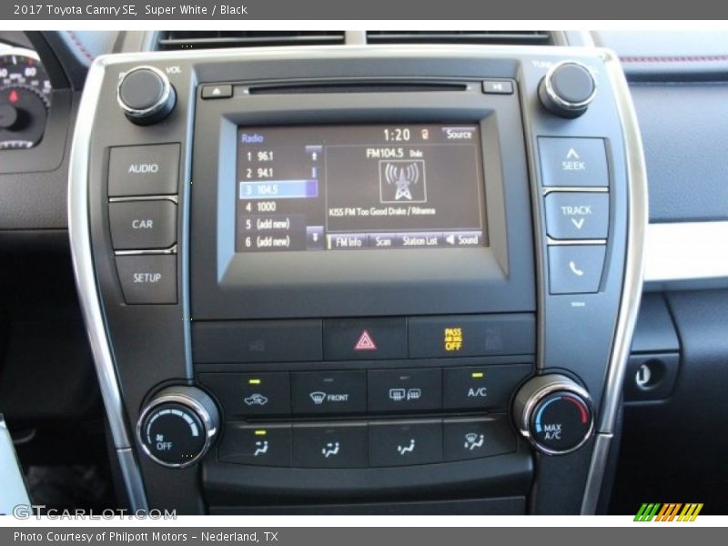 Super White / Black 2017 Toyota Camry SE