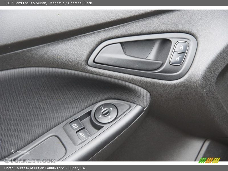 Magnetic / Charcoal Black 2017 Ford Focus S Sedan