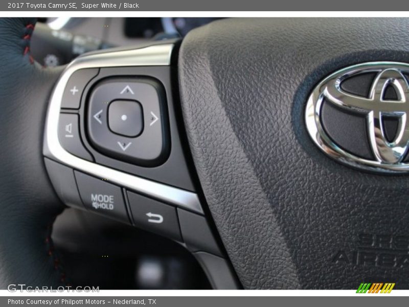 Super White / Black 2017 Toyota Camry SE