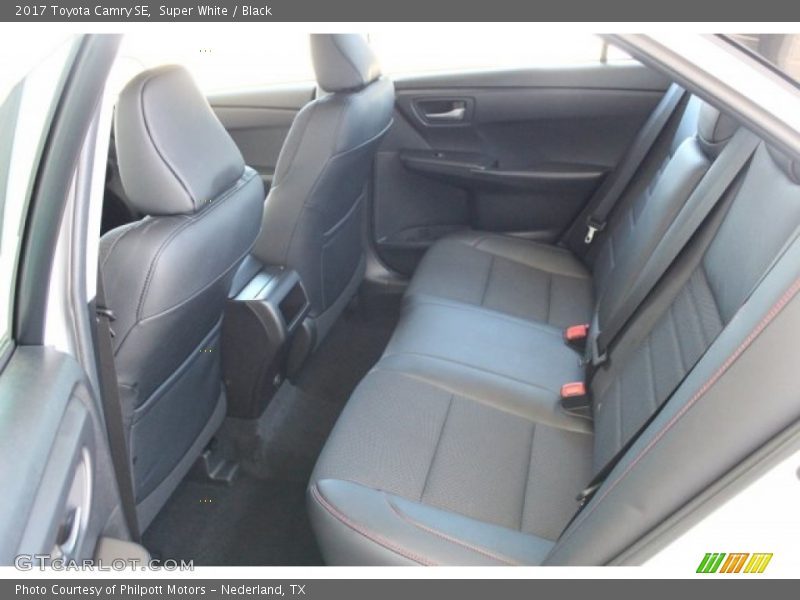 Super White / Black 2017 Toyota Camry SE