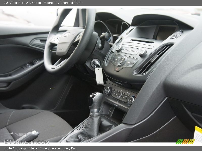 Magnetic / Charcoal Black 2017 Ford Focus S Sedan