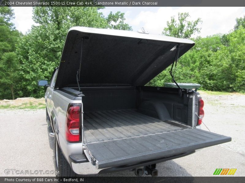 Sandstone Metallic / Dark Charcoal 2004 Chevrolet Silverado 1500 LS Crew Cab 4x4