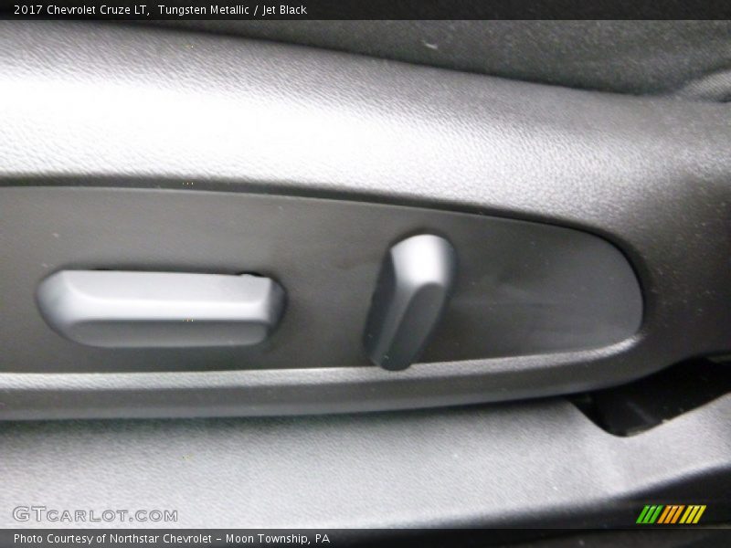 Tungsten Metallic / Jet Black 2017 Chevrolet Cruze LT