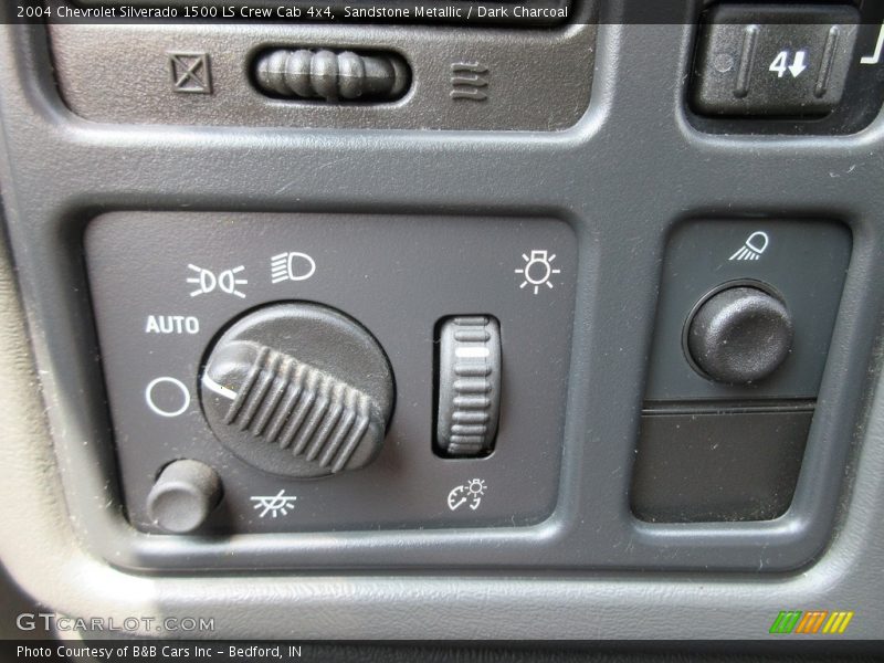 Sandstone Metallic / Dark Charcoal 2004 Chevrolet Silverado 1500 LS Crew Cab 4x4
