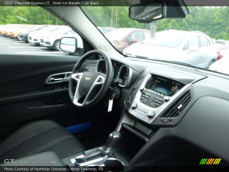 Silver Ice Metallic / Jet Black 2017 Chevrolet Equinox LT