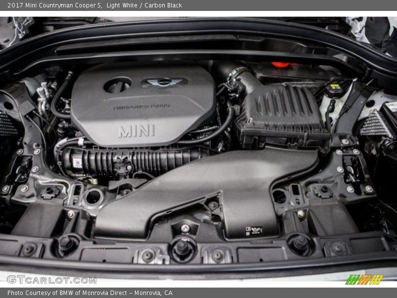 Light White / Carbon Black 2017 Mini Countryman Cooper S