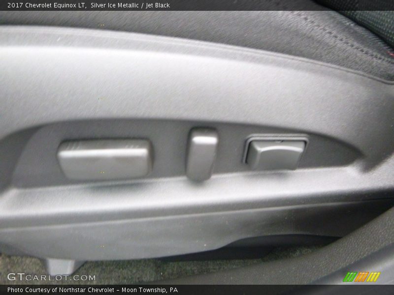 Silver Ice Metallic / Jet Black 2017 Chevrolet Equinox LT
