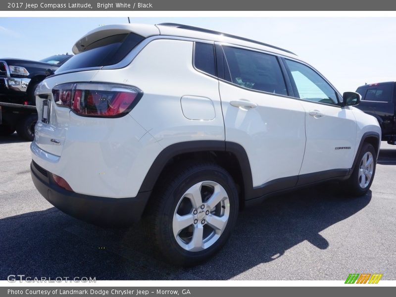 Bright White / Black 2017 Jeep Compass Latitude