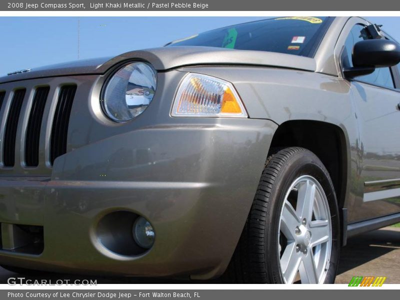 Light Khaki Metallic / Pastel Pebble Beige 2008 Jeep Compass Sport