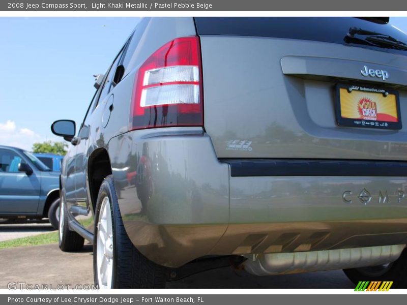 Light Khaki Metallic / Pastel Pebble Beige 2008 Jeep Compass Sport