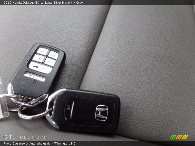 Lunar Silver Metallic / Gray 2016 Honda Odyssey EX-L