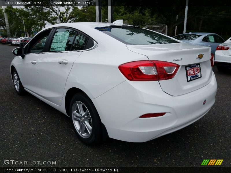 Summit White / Jet Black 2017 Chevrolet Cruze LT