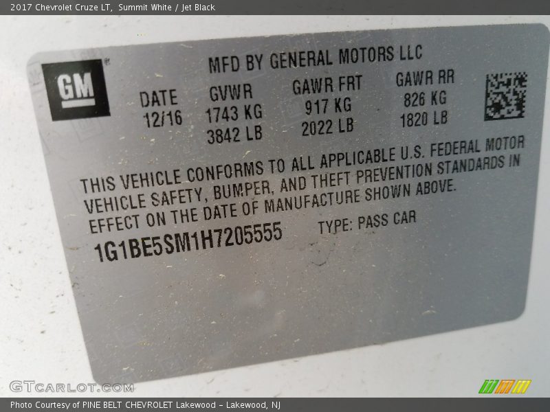 Summit White / Jet Black 2017 Chevrolet Cruze LT