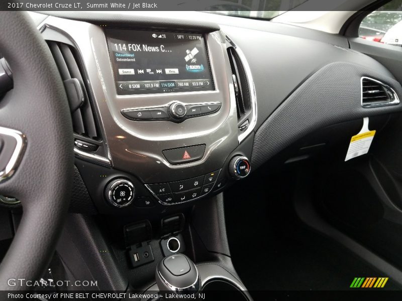 Summit White / Jet Black 2017 Chevrolet Cruze LT