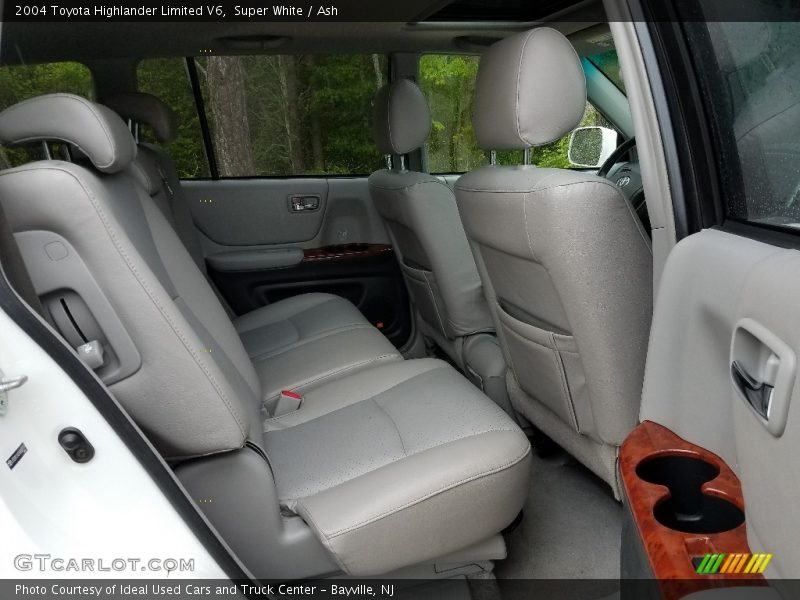 Super White / Ash 2004 Toyota Highlander Limited V6
