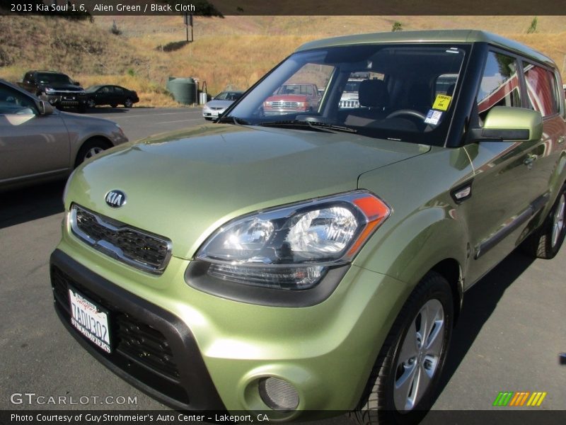 Alien Green / Black Cloth 2013 Kia Soul 1.6