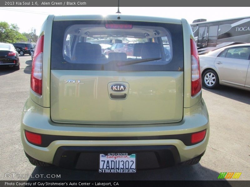 Alien Green / Black Cloth 2013 Kia Soul 1.6