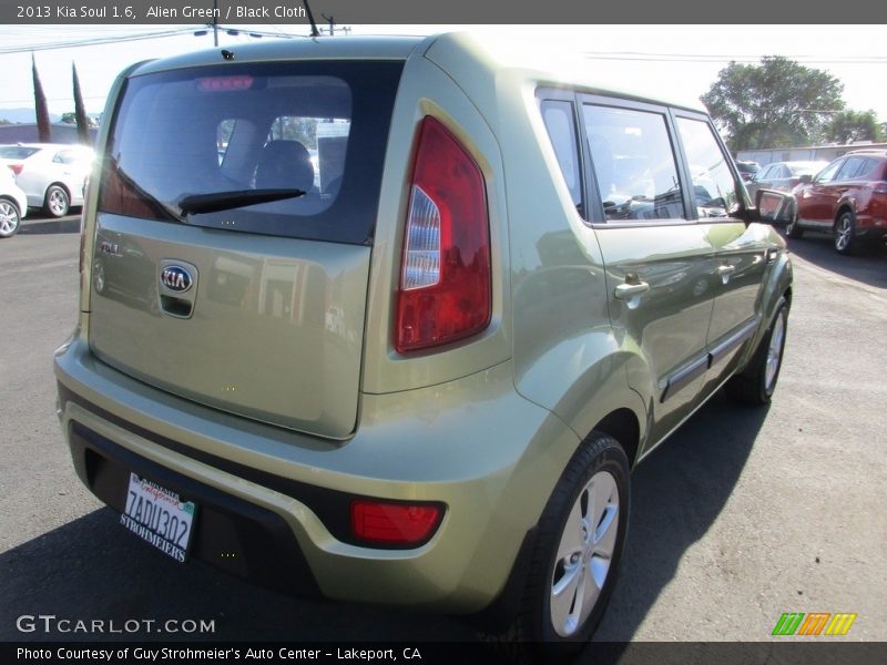 Alien Green / Black Cloth 2013 Kia Soul 1.6
