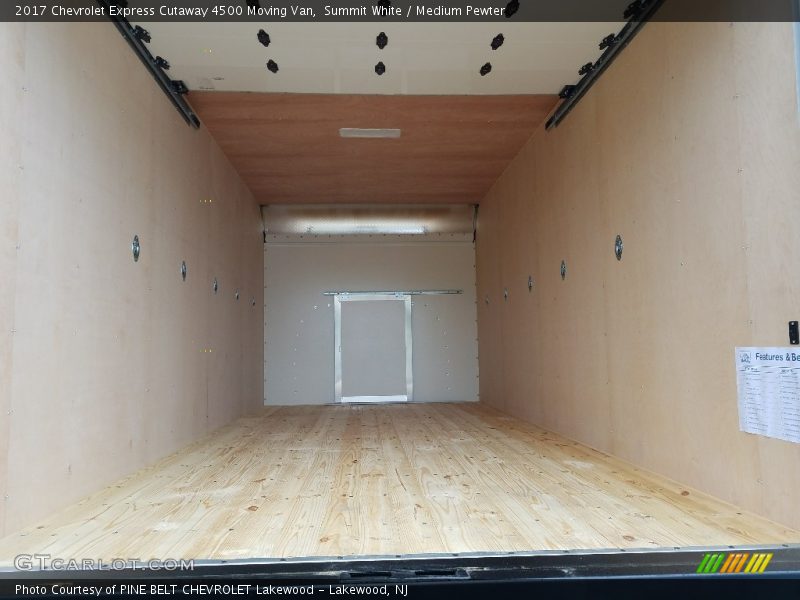 Summit White / Medium Pewter 2017 Chevrolet Express Cutaway 4500 Moving Van